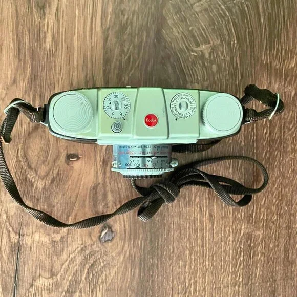 Vintage Kodak Pony 135 Camera with Leather Case (1950's) - Picture 8 of 16